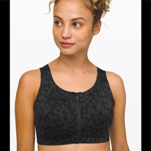 Lululemon Enlite Bra *Zip Front Size 36E